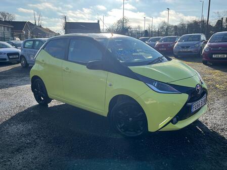 TOYOTA AYGO 1.0 VVT-i x-cite 3 Yellow Bi-Tone