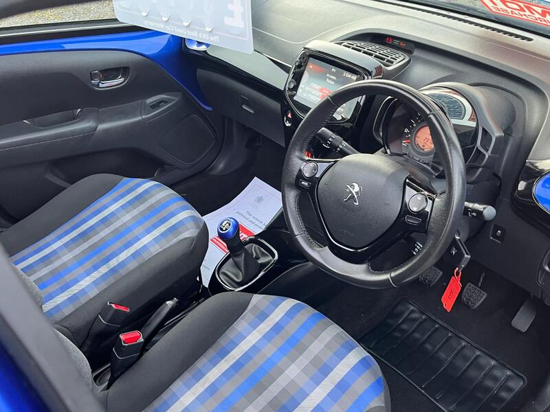 View PEUGEOT 108 1.0 Collection