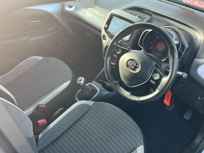 View TOYOTA AYGO 1.0 VVT-i x-trend
