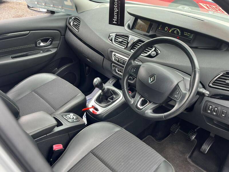 View RENAULT SCENIC 1.5 Dynamique TomTom dCi 110 Stop & Start